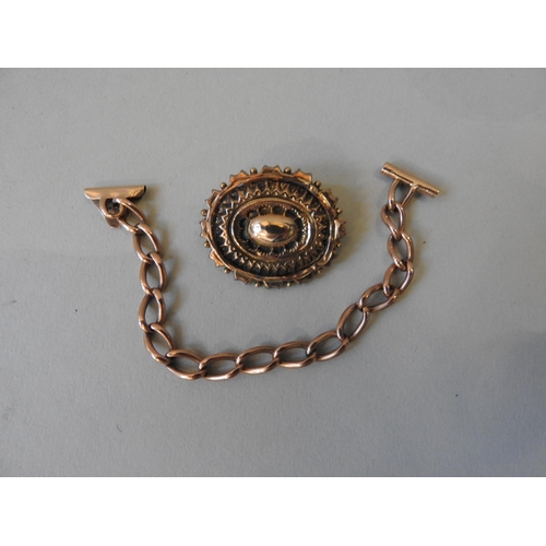 493 - A PIECE OF GOLD CURB CHAIN AND VICTORIAN LOCKETPossibly a safety chain.Weight 10gms.Length 15cm Mark... 