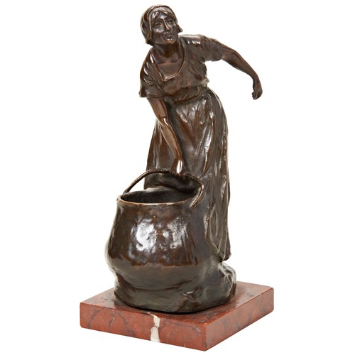 305 - RUDOLF MARCUSE: VROUW MET KETEL (WOMAN WITH KETTLE) a bronze figure, signed with foundry mark and re... 