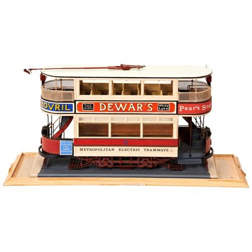 186 - A METROPOLITAN ELECTRIC TRAMWAYS MODEL TRAM NO.51 MUSWELL HILL in a glass case.38 cms longPROVENANCE... 