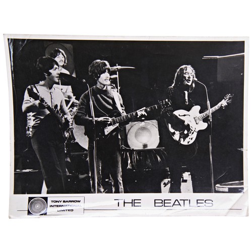 499 - THE BEATLES: A TONY BARROW INTERNATIONAL BLACK AND WHITE PRESS PHOTOGRAPH OF THE BEATLES signed to t... 