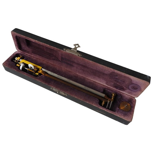 446 - AN AMSLER PROPORTIONAL POLAR PLANIMETER SERIAL NO. 61937, LATE 19TH CENTURY, CASED.30.5 cms long (Ca... 