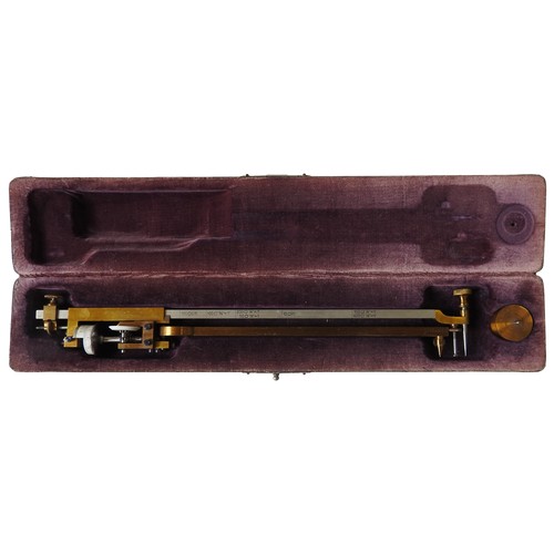 446 - AN AMSLER PROPORTIONAL POLAR PLANIMETER SERIAL NO. 61937, LATE 19TH CENTURY, CASED.30.5 cms long (Ca... 