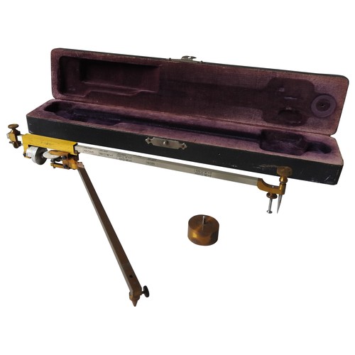 446 - AN AMSLER PROPORTIONAL POLAR PLANIMETER SERIAL NO. 61937, LATE 19TH CENTURY, CASED.30.5 cms long (Ca... 