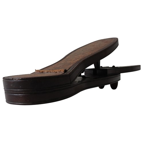 451 - AN INTERESTING 19TH CENTURY MECHANICAL MAHOGANY BOOT JACK , the leather covered foot pad operating a... 