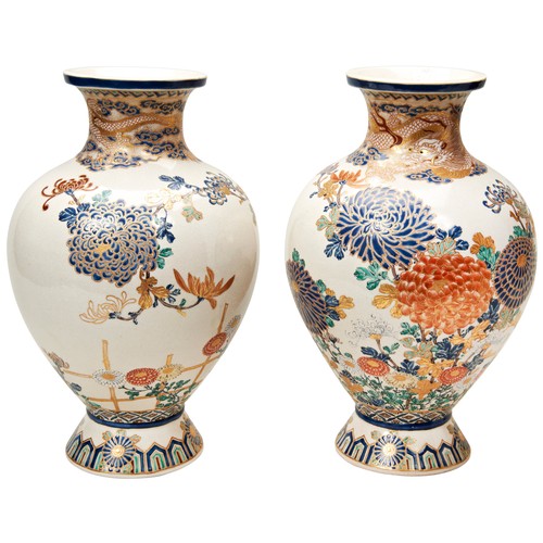 416 - FINE PAIR OF JAPANESE SATSUMA VASES, SIGNED  KINESKIMEIJI PERIOD (1868-1912)of baluster form, decora... 