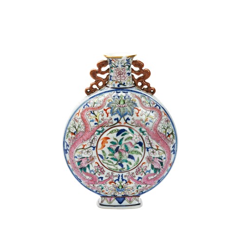 251 - RARE IMPERIAL FAMILLE ROSE ‘DRAGON’ MOONFLASK, BIANHUQIANLONG BLUE SEAL MARK AND OF THE PERIODthe fl... 