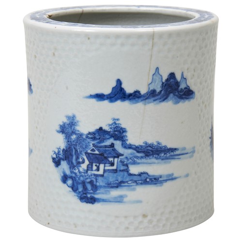 158 - BLUE AND WHITE BRUSH POT, BITONGYONGZHENG SEAL MARK, QING DYNASTYthe cylindrical sides painted three... 