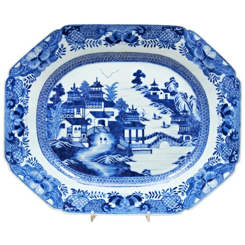 162 - TWO LARGE BLUE AND WHITE MEAT DISHESQIANLONG PERIOD (1736-1795)the canted rectangular dishes each pa... 