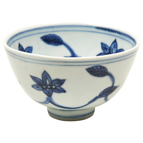 163 - BLUE AND WHITE 'LOTUS' BOWLMING DYNASTY, WANLI PERIOD the interior and exterior decorated in tones o... 