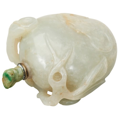 300 - GOOD WHITE AND RUSSET JADE PEACH-FORM 'BAT' SNUFF BOTTLEQING DYNASTY, 18TH / 19TH CENTURYwith a gree... 