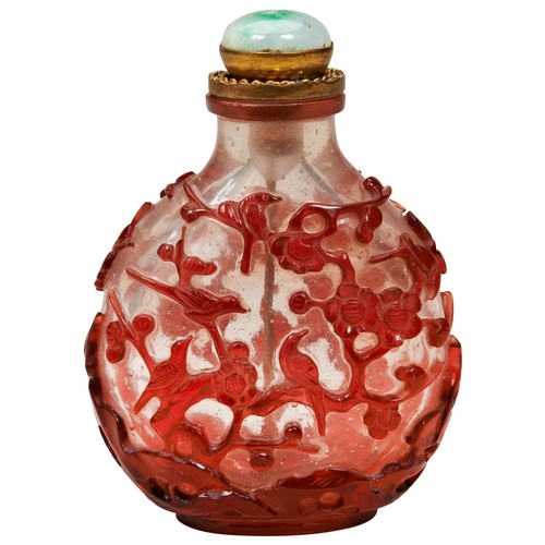 315 - RED-OVERLAY 'CRAB APPLE AND PRUNUS' GLASS SNUFF BOTTLEQING DYNASTY, 18TH / 19TH CENTURYthe sides car... 