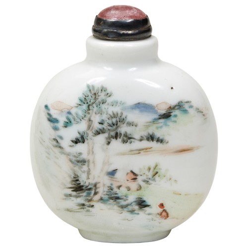 317 - FINE FAMILLE ROSE SNUFF BOTTLELATE QING DYANSTYpainted with birds above blossoming rockwork, the rev... 