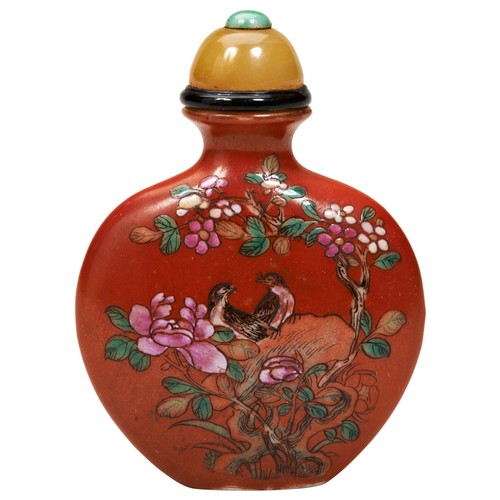 335 - FAMILLE ROSE CORAL-RED GROUND SNUFF BOTTLEQING DYNASTY, 19TH CENTURYthe flatted ovoid sides painted ... 