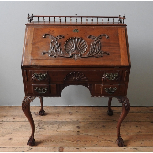 20 - AN ORNATE CARVED 20TH CENTURY LADIES WRITING DESK, with a galleried top, fitted compartments and dra... 