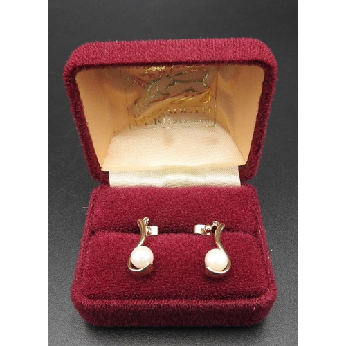 371 - A PAIR OF CULTURED PEARL EARRINGSOf crossover design mounted in 9ct goldMarked B&S, 9ct, Birming... 