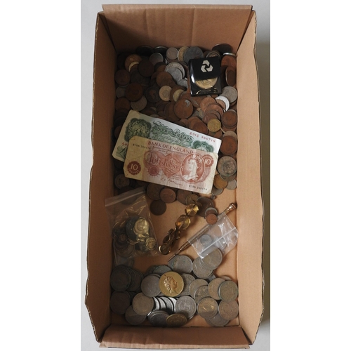 325 - A COLLECTION OF MIXED COINAGE AND BANK NOTES, the lot also contains sovereign scales and a propellin... 