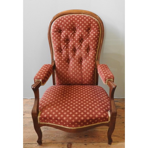 71 - A UNUSUAL VICTORIAN STYLE 20TH CENTURY RECLINING ARMCHAIR, with a buttoned, hinged back panel, the a... 