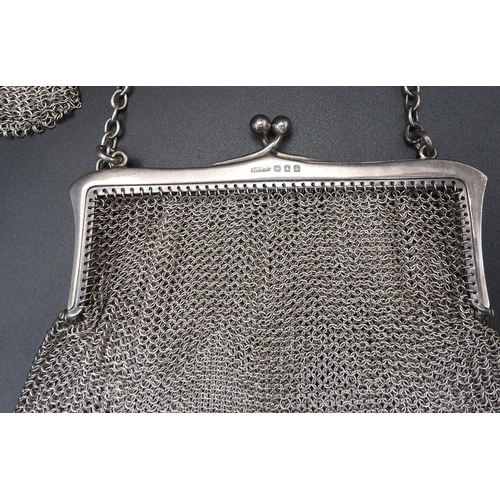 336 - THREE SILVER MOUNTED VINTAGE CHAIN WORK EVENING PURSES, various sizes, circa 1918, the largest measu... 