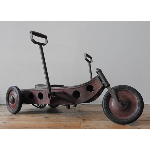 314 - A VINTAGE CONTINENTAL CHILD'S HAND OPERATED TRICYCLE, approx 45 x 100 x 30 cm