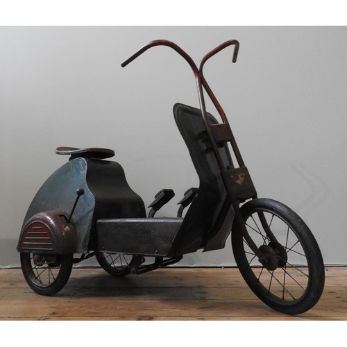 313 - A VINTAGE TINPLATE  PUSH PEDAL TRICYCLE, circa 1930, approx 80 x 98 x 44 cm