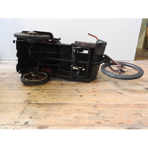 313 - A VINTAGE TINPLATE  PUSH PEDAL TRICYCLE, circa 1930, approx 80 x 98 x 44 cm