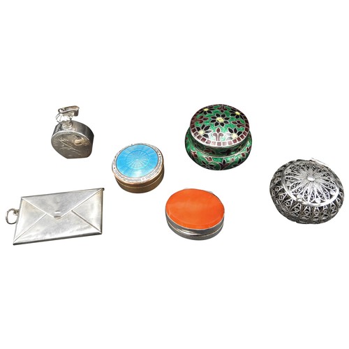 335 - A CARNELIAN SET VINIAGERETTE, SILVER STAMP PURSE AND TWO ENAMEL AND SILVER PILL BOXES, along with a ... 