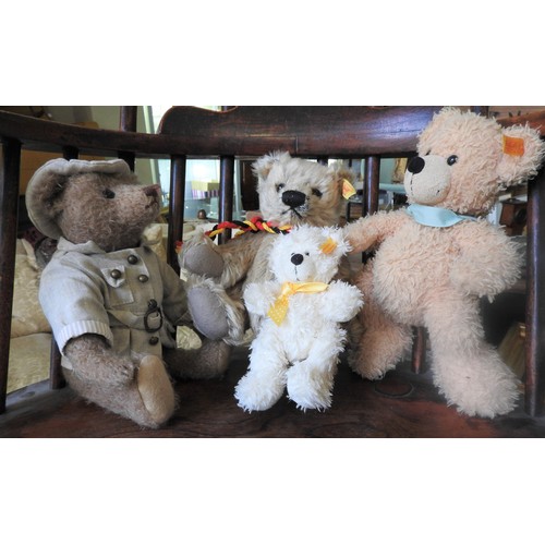 404 - A GROUP OF FOUR CONTEMPORARY STEIFF BEARS, including 'Livingston' bear, all with ear tags, the large... 