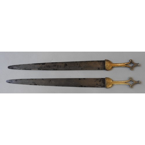 408 - PAIR OF INDO-PERSIAN ASSASSIN ARM DAGGERS. THE BLADE MEASURES 14 INCHES LONG. Fitted to decorated br... 