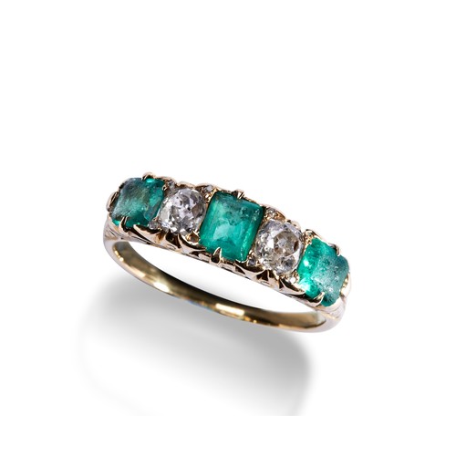 142 - AN EMERALD AND DIAMOND FIVE STONE RING,CIRCA 1890set with a central emerald cut emerald and two squa... 