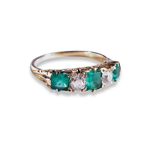 142 - AN EMERALD AND DIAMOND FIVE STONE RING,CIRCA 1890set with a central emerald cut emerald and two squa... 