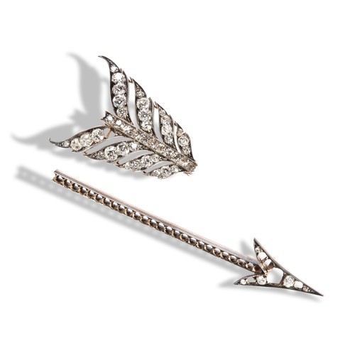 145 - A VICTORIAN DIAMOND SET ARROW PIN. CIRCA 1880 the feathers set with graduating rows of old brilliant... 