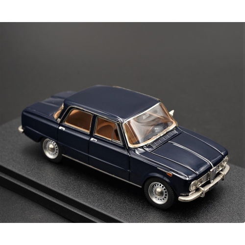 258 - 1972 ALFA-ROMEO GIULIA 1.6 BERLINA IN NAVY BY LOOKSMART  Resin cast, hand made model.