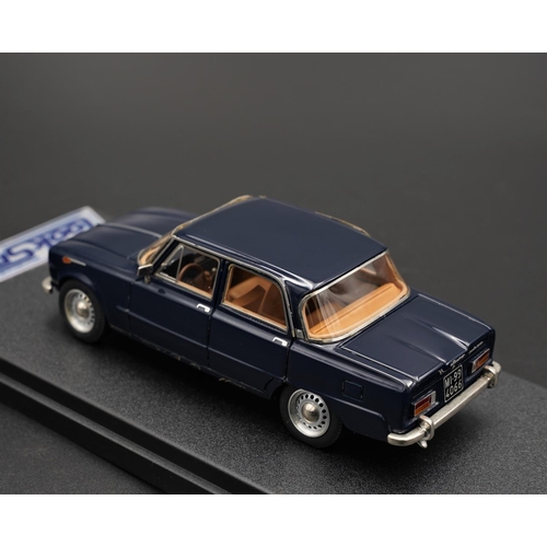 258 - 1972 ALFA-ROMEO GIULIA 1.6 BERLINA IN NAVY BY LOOKSMART  Resin cast, hand made model.