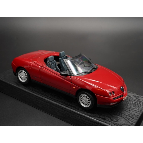 400 - 1995 ALFA-ROMEO GT SPIDER BY MAISTO  Diecast model with plastic components.