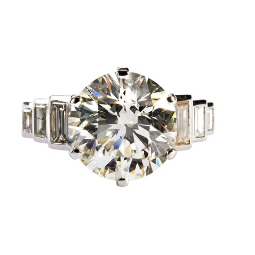 122 - A BRILLIANT CUT DIAMOND RING the central claw set brilliant cut diamond weighing 5.3ct, in a pierced... 