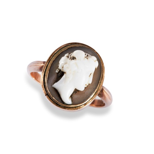 204 - A CAMEO RINGDepicting the bust of a lady in a closed back bezel setting. Marked 9ctRing size RWeight... 