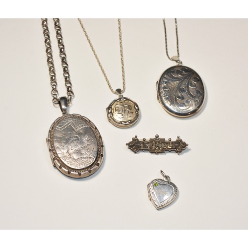 249 - A COLLECTION OF SILVER JEWELLERY INCLUDING VICTORIANAn aesthetic movement engraved locket on later c... 