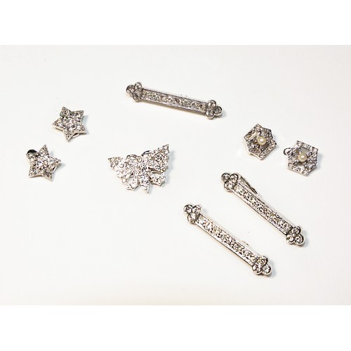 282 - BUTLER AND WILSON CRYSTAL HAIR CLIPStwo star shaped, three bar shaped, one butterfly and two hexagon... 