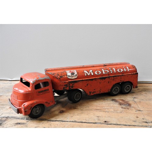 92 - 1950s SMITH-MILLAR MOBILOIL MOBILGAS TOY TRUCK1950s Smitty Toys/Smith Miller MobilOil-MobilGas Fuel ... 