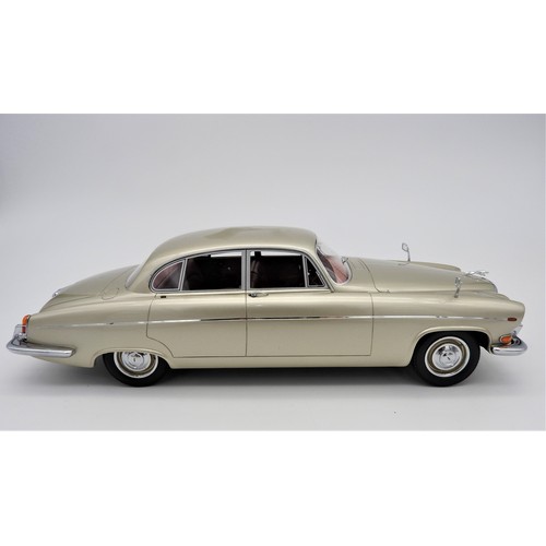 12 - 1966 JAGUAR MARK X, 1:18 MODEL BY BOS MODELSThe last of the big cars of the Mk.X family, the 420G we... 
