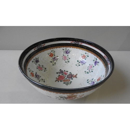 237 - A 19TH CENTURY SAMSON ARMORIAL BOWL, Chinese export style, decorated with heraldic crest, floral spr... 