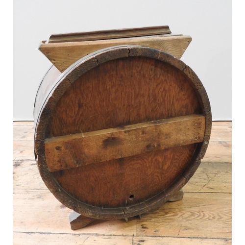 140 - A 19TH CENTURY COOPERED BUTTER CHURN, with detachable cast-iron handle, 42 cm diameter