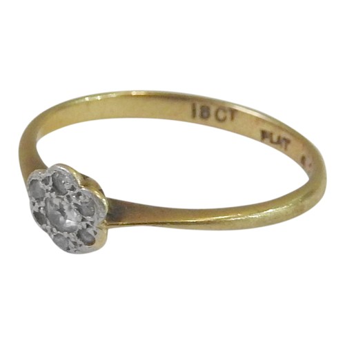 452 - AN 18CT GOLD DIAMOND CLUSTER RING, a small central stone surrounded by five diamond chips (one chip ... 