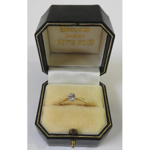 454 - AN 18CT GOLD & PLATINUM DIAMOND SET SOLITAIRE RING, 2.6g