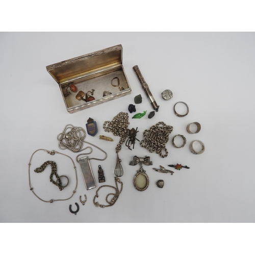 488 - A SILVER RING BOX, SILVER PROPELLING PENCIL AND A QUANTITY OF SILVER AND WHITE METAL JEWELLERY AND T... 