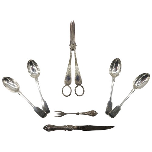 486 - FOUR SILVER FIDDLE PATTERN TEA SPOONS AND A PAIR OF SILVER PLATED GRAPE SNIPS, along with a silver h... 