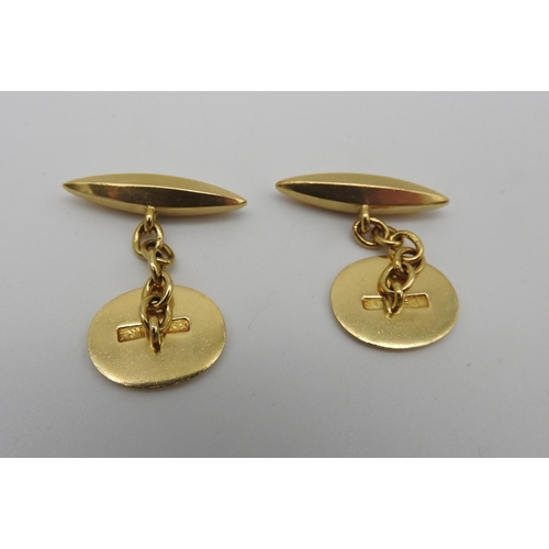 456 - A PAIR OF OVAL GOLD CUFFLINKS, decorated with engraved foliate bands, stamped 18ct, 15 mm wide, 8.5 ... 