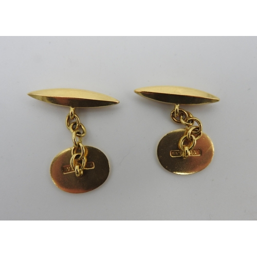 456 - A PAIR OF OVAL GOLD CUFFLINKS, decorated with engraved foliate bands, stamped 18ct, 15 mm wide, 8.5 ... 