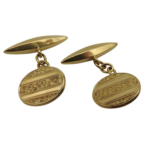 456 - A PAIR OF OVAL GOLD CUFFLINKS, decorated with engraved foliate bands, stamped 18ct, 15 mm wide, 8.5 ... 