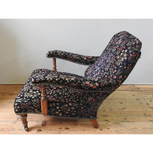 89 - ATTRIBUTED TO HOWARD & SONS, A WALNUT FRAMED ARMCHAIR, late 19th/ early 20th century, the back l... 